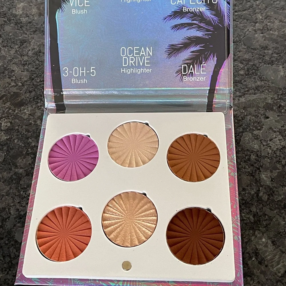 OFRA Bienvenidos A Miami Mini Mix Face Palette blush, highlighters & bronzers